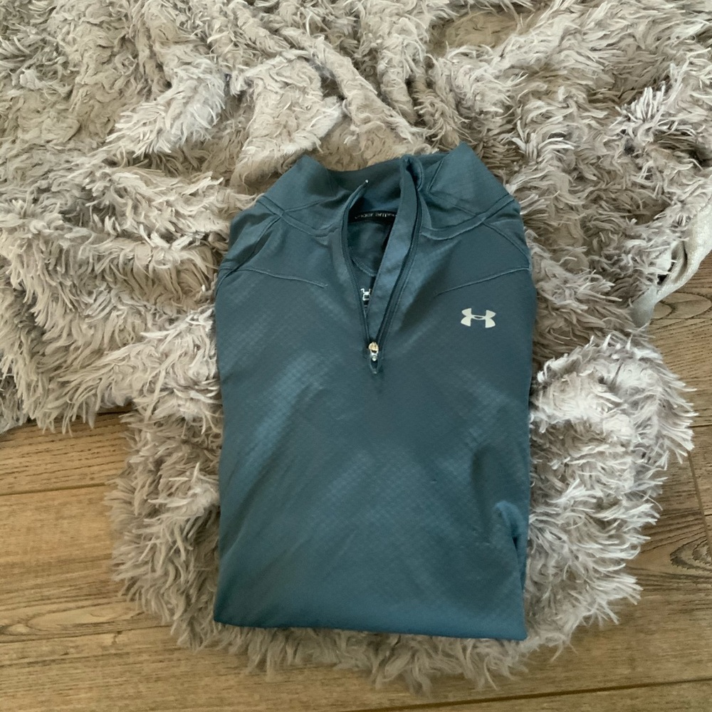 Under Armour semi fitted heat gear
